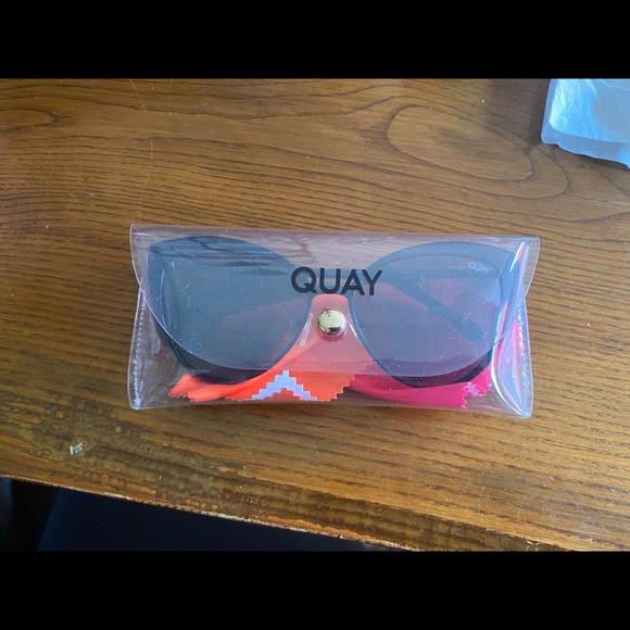 Quay Sweet Darlin’ sunglasses - Picture 6 of 6